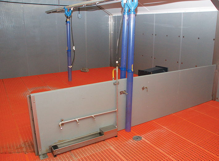 The use of modern materials, such as Paneltim pen divisions, enables the pens to be thoroughly cleaned between batches – particularly important for weaners