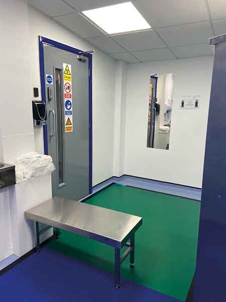 Clean room and step-over bench